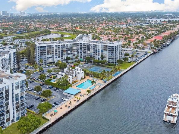 1000 Parkview Dr 202, Hallandale Beach FL 33009