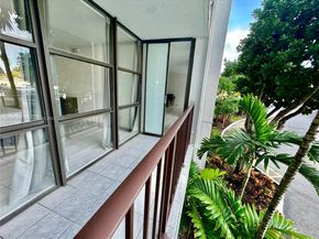 1000 Parkview Dr 202, Hallandale Beach FL 33009