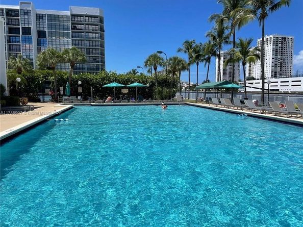 1000 Parkview Dr 202, Hallandale Beach FL 33009