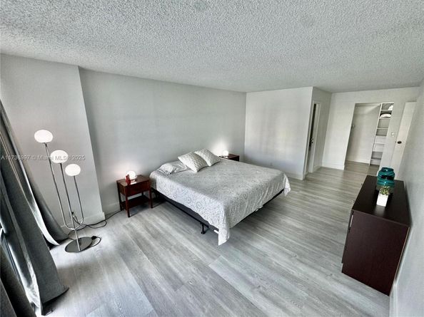 1000 Parkview Dr 202, Hallandale Beach FL 33009