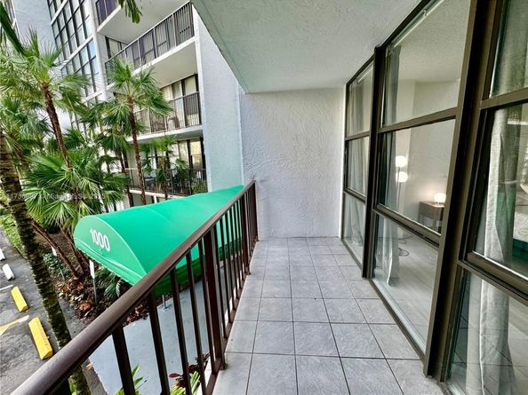 1000 Parkview Dr 202, Hallandale Beach FL 33009