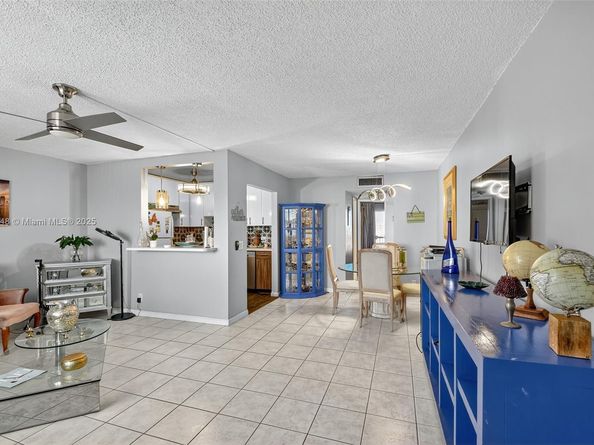 300 S Village Green Cir S 407, Palm Springs FL 33461