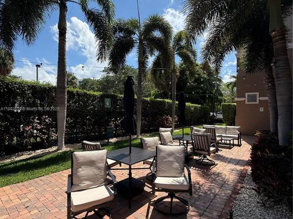 616 Clearwater Park Rd 212, West Palm Beach FL 33401