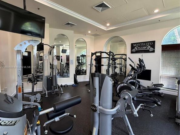 616 Clearwater Park Rd 212, West Palm Beach FL 33401