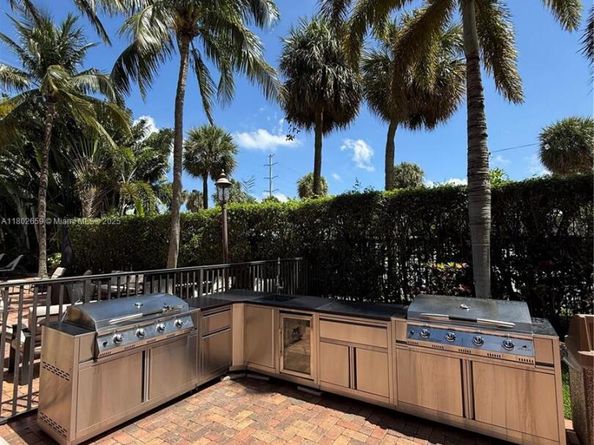 616 Clearwater Park Rd 212, West Palm Beach FL 33401