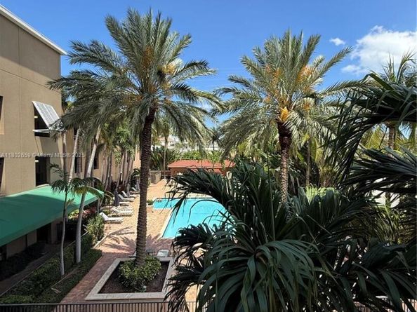 616 Clearwater Park Rd 212, West Palm Beach FL 33401
