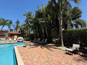 616 Clearwater Park Rd 212, West Palm Beach FL 33401