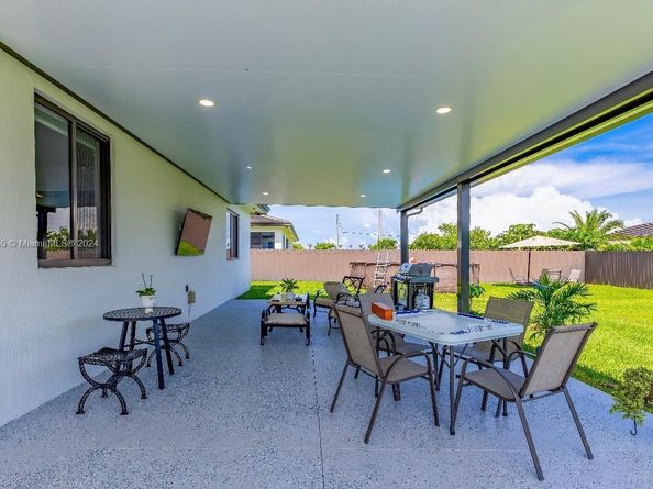 13218 SW 230th St, Miami FL 33170