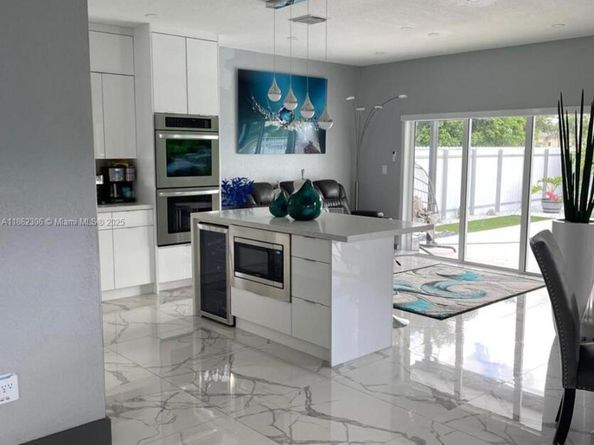 318 NE 31st Ave, Homestead FL 33033