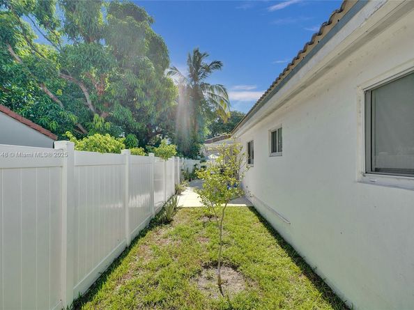 10 NW 100th St, Miami Shores FL 33150