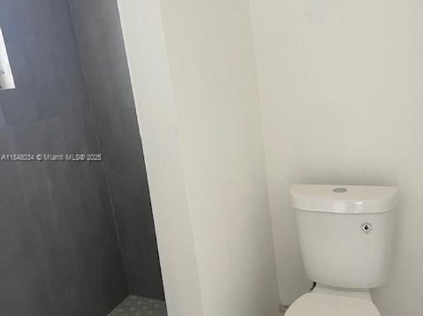 81 NW 44th St, Miami FL 33127