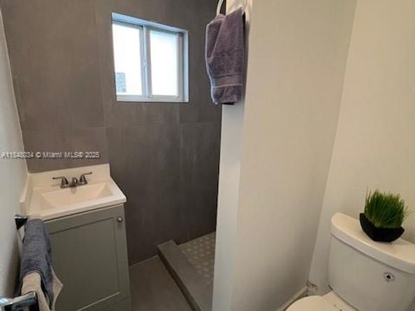 81 NW 44th St, Miami FL 33127