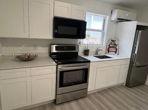 81 NW 44th St, Miami FL 33127