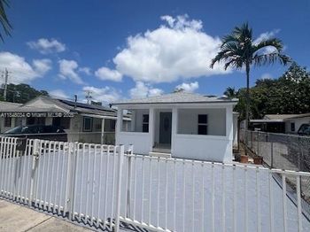 81 NW 44th St