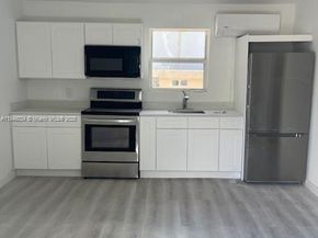 81 NW 44th St, Miami FL 33127