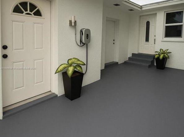 81 NW 44th St, Miami FL 33127