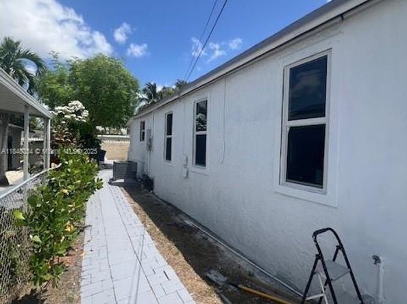 81 NW 44th St, Miami FL 33127