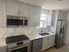 81 NW 44th St, Miami FL 33127