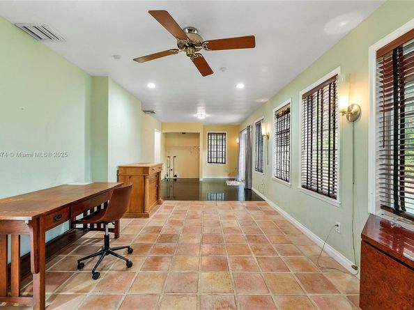 909 SE 5th Ct, Fort Lauderdale FL 33301