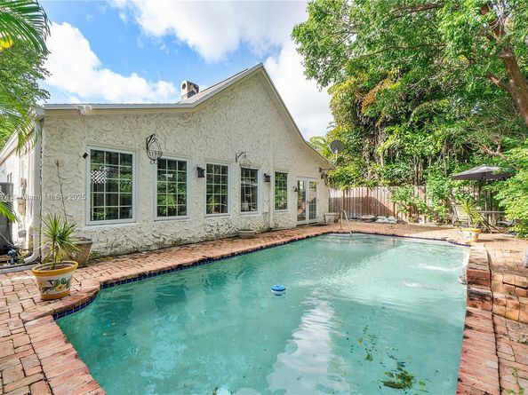909 SE 5th Ct, Fort Lauderdale FL 33301