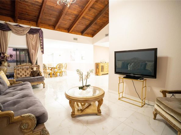 20331 NE 10th Ct, Miami FL 33179