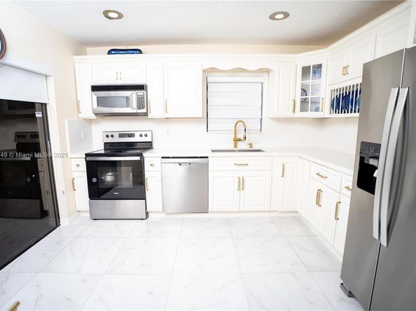 20331 NE 10th Ct, Miami FL 33179