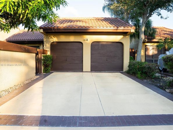 20331 NE 10th Ct, Miami FL 33179