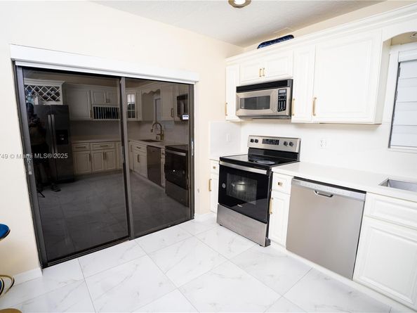 20331 NE 10th Ct, Miami FL 33179