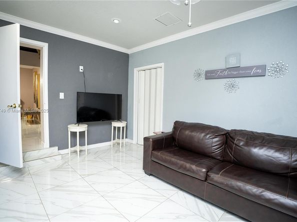 20331 NE 10th Ct, Miami FL 33179