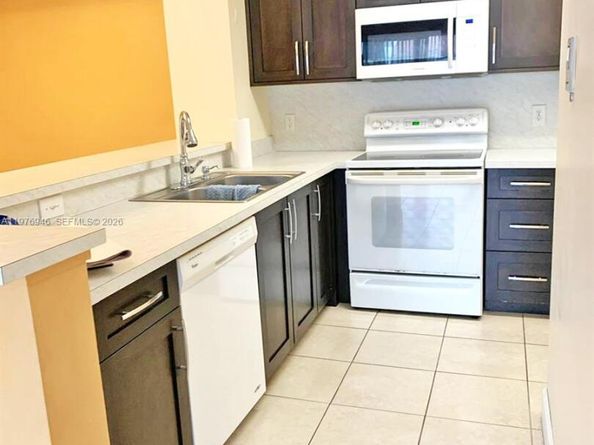 650 S Park Rd 245, Hollywood FL 33021