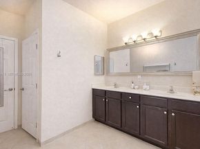 132 NE 26th Ave, Homestead FL 33033