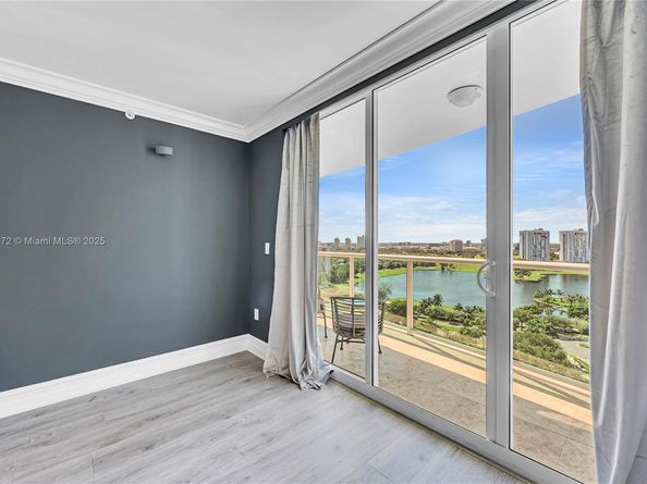 20201 E Country Club Dr 1907, Aventura FL 33180