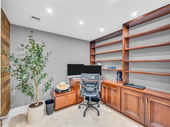 20201 E Country Club Dr 1907, Aventura FL 33180