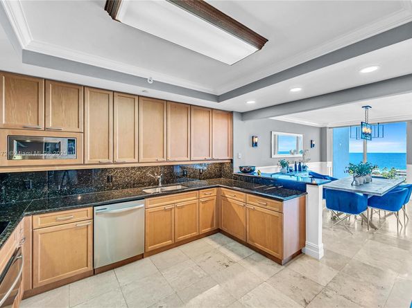 20201 E Country Club Dr 1907, Aventura FL 33180