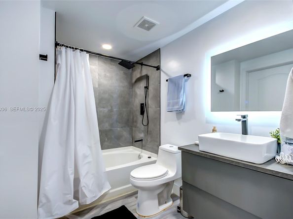 5077 NW 7th St 1216, Miami FL 33126