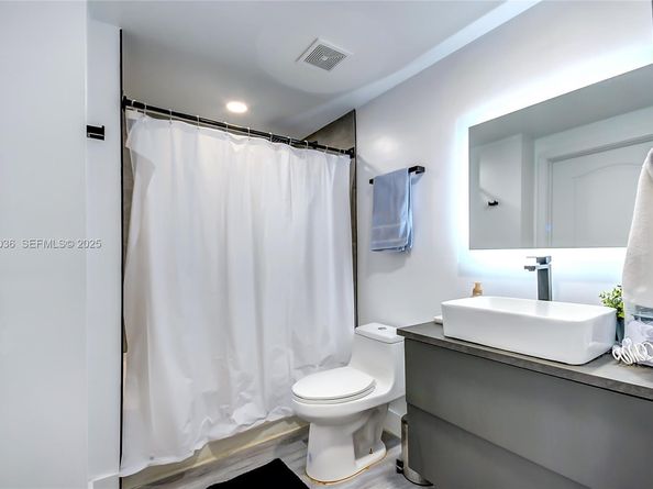 5077 NW 7th St 1216, Miami FL 33126