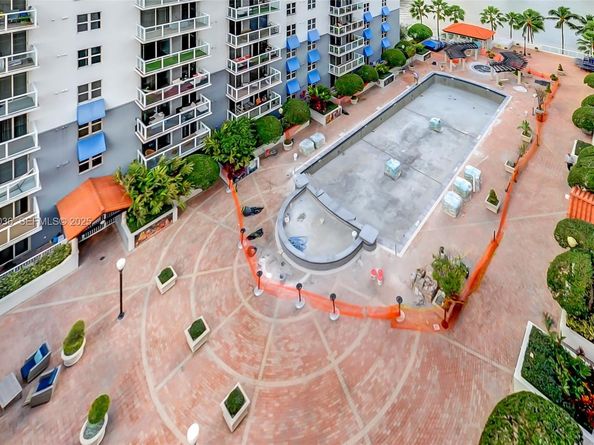 5077 NW 7th St 1216, Miami FL 33126