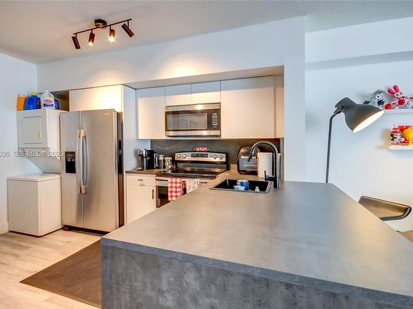 5077 NW 7th St 1216, Miami FL 33126