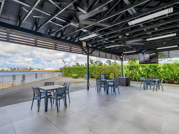 5077 NW 7th St 1216, Miami FL 33126