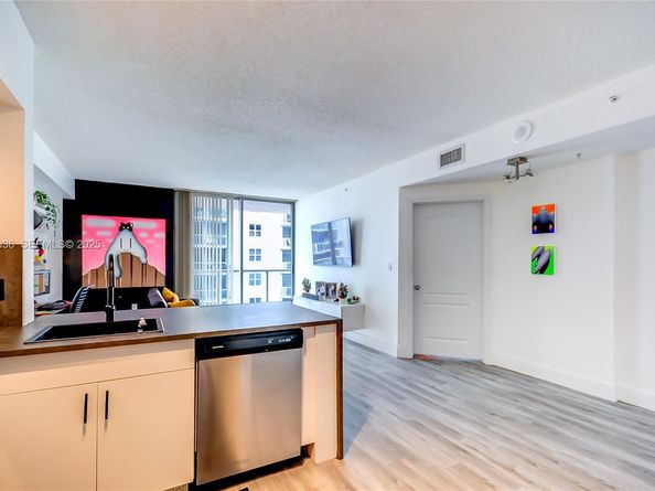 5077 NW 7th St 1216, Miami FL 33126