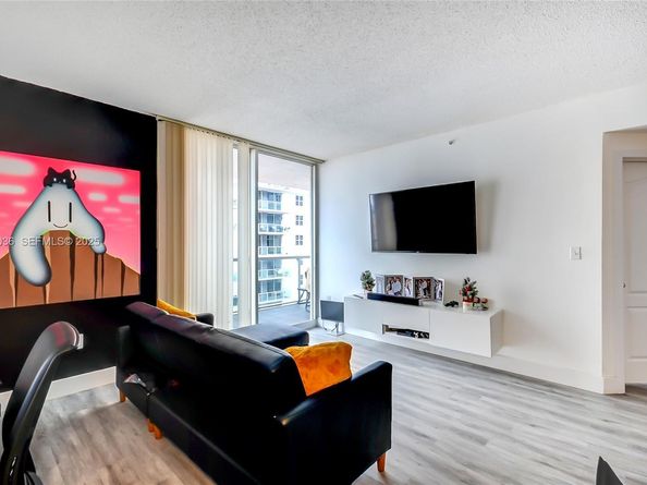 5077 NW 7th St 1216, Miami FL 33126