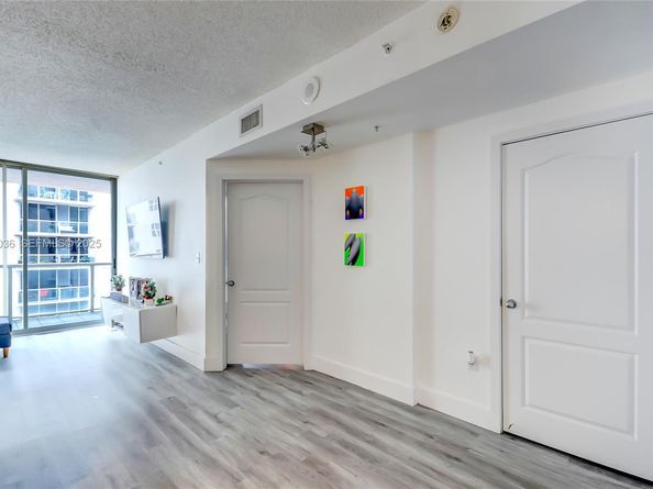 5077 NW 7th St 1216, Miami FL 33126