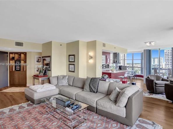 Undisclosed Address #A11954874, Aventura FL 33180