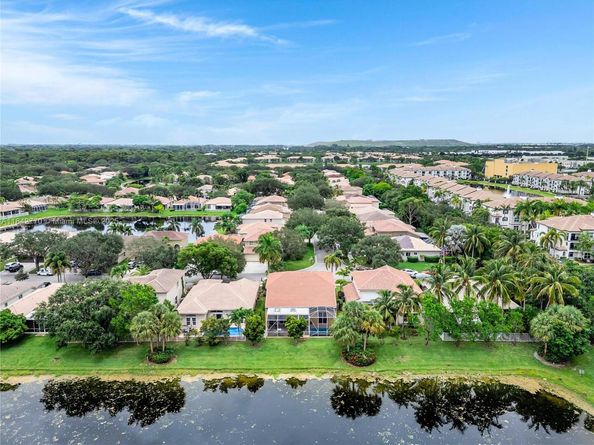 4811 NW 55th Dr, Coconut Creek FL 33073