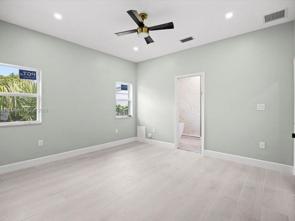 930 34th St, West Palm Beach FL 33407