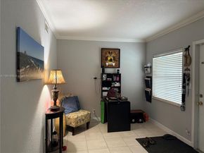 924 SE 2nd St 17, Fort Lauderdale FL 33301