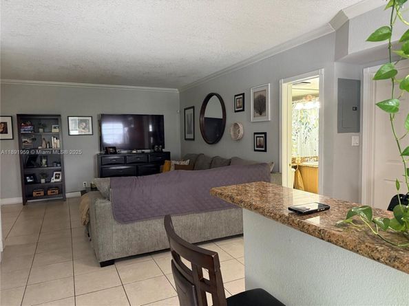 924 SE 2nd St 17, Fort Lauderdale FL 33301