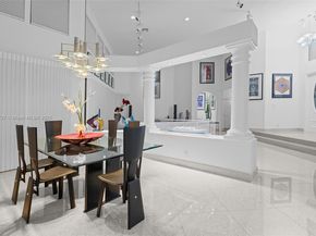 392 Coconut Cir, Weston FL 33326