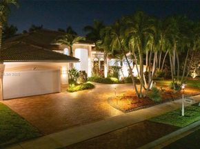 392 Coconut Cir, Weston FL 33326