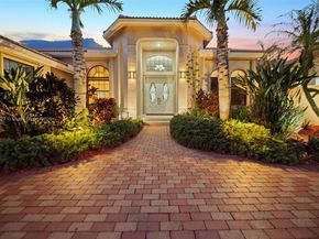 392 Coconut Cir, Weston FL 33326